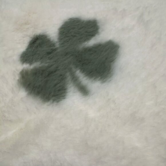 Lucky Brand Shamrock 4 Leaf Clover Faux Fur Throw Blanket Green St Patricks Day - Picture 8 of 9